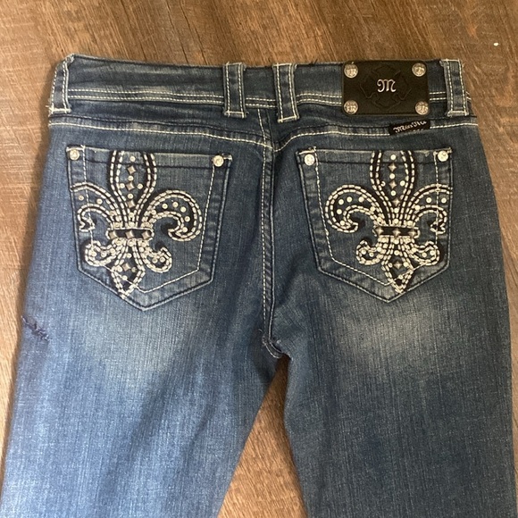 VINTAGE 1999 MISS ME BOOT CUT WITH CLASSIC FLEUR DE LIS TOPSTICHED W/RHINESTONES - Picture 3 of 11